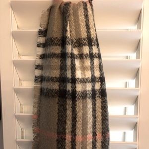 Super soft plaid scarf, like Burberry design